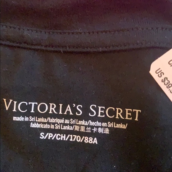 NWT Victoria’s Secret t-shir - Picture 5 of 6